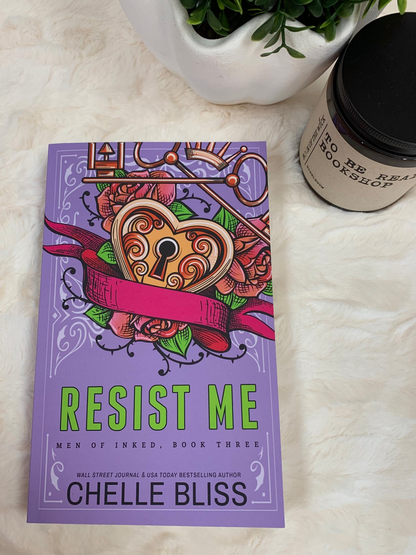 Resist Me by Chelle Bliss